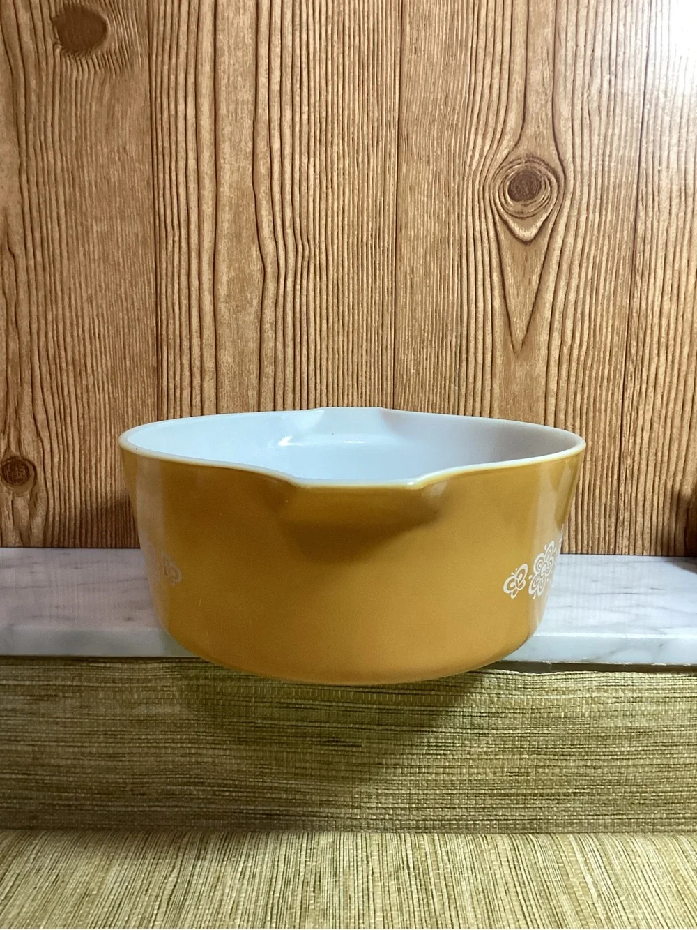Vintage Pyrex Butterfly Gold Casserole Dish 2.5 Qt